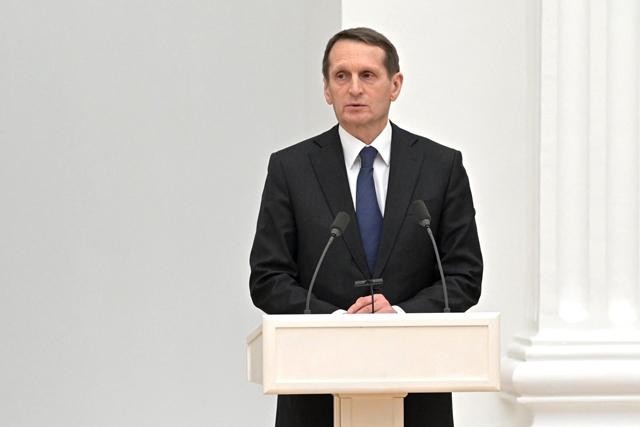Британский премьер-министр Кир Стармер хватал себя за руки, чтобы они не дрожали