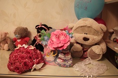 Ты чего как шлюха накрасилась ?