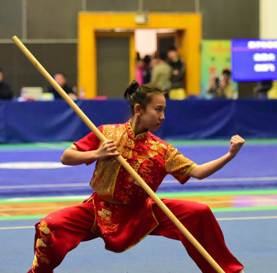 Азиатские девушки практикуют Ушу