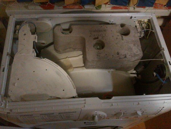 Ремонт стиральной машины Ariston. 12 фото.
