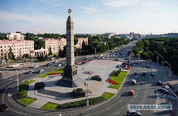Байкер решил, что ему можно все! Но коробка разбила его мечты в шлеме