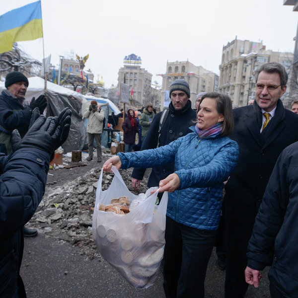 Полицейские в казахстанском Актобе заявили, что они с народом и не поднимут руку на народ
