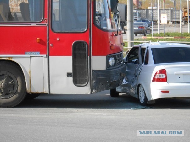 ОМОН крепит красные мокасины