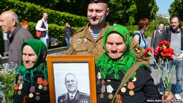 Как в Киеве отметили День Победы: фоторепортаж