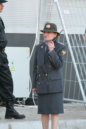 Женщины в форме.