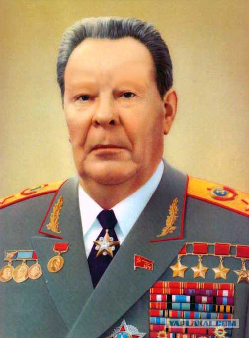 Зачем "володька" сбрил... брови?
