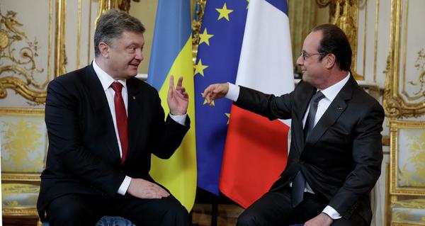 Порошенко и Путин пожали друг другу руки
