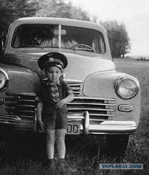 Знаменитости в детстве. Фото из домашних архивов