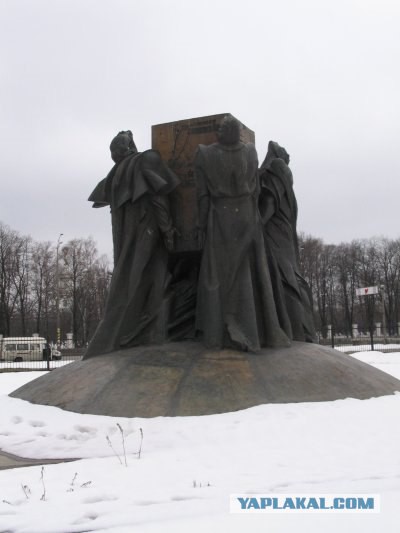 Памятники, которые иначе воспринимаются народом