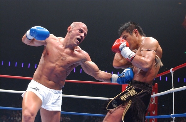 После ссоры с парнем-кикбоксером девушка обзавелась незавидной улыбкой