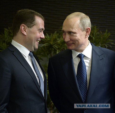 "Бaбам лишь бы влaсть к рукaм прибрать, а допyсти их - это же кaтастрофа, зaгнется всё, наступит конeц свeта!"...