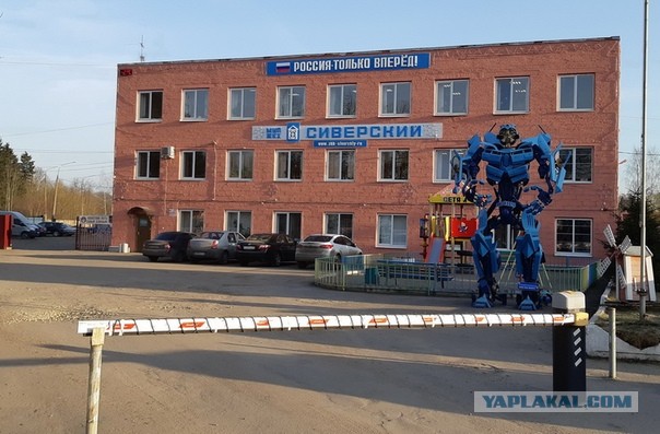 Житель Беларуси построил гнома высотой 3,5 метра из старых запчастей