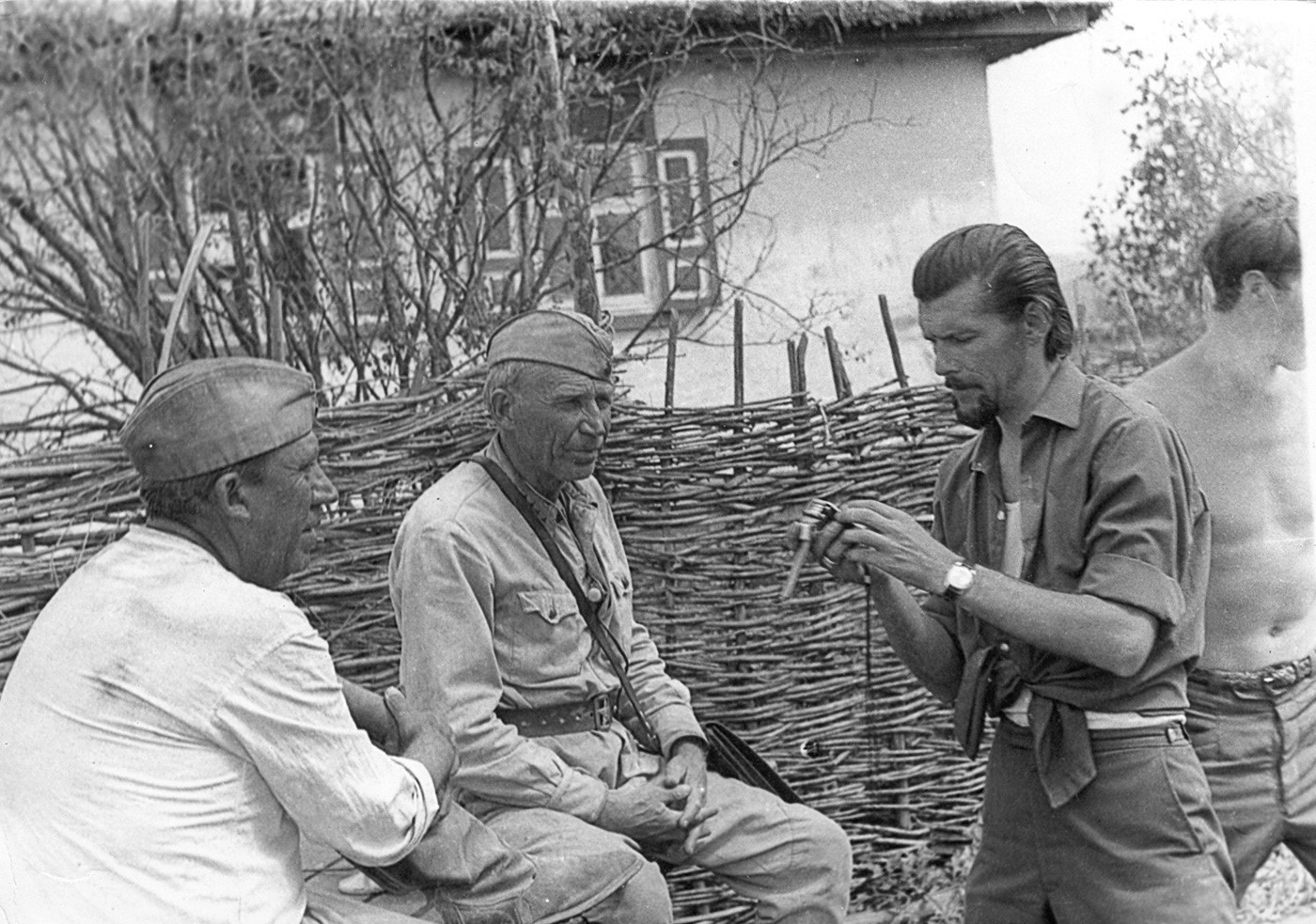 они сражались за родину фильм 1975 съемки. шукшин на съемках они сражались за родину. бондарчук на съемках они сражались за родину. бондарчук на съемках они сражались за родину. они сражались за родину съемки.