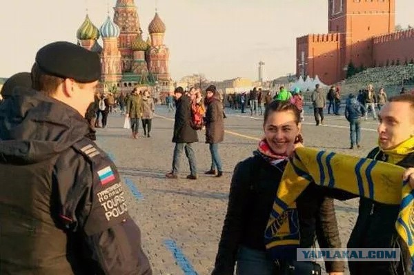 В центре Одессы задержали девушку в футболке с символикой страны агрессора (видео)