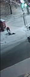 У людей на остановке явно кирпичики повываливались