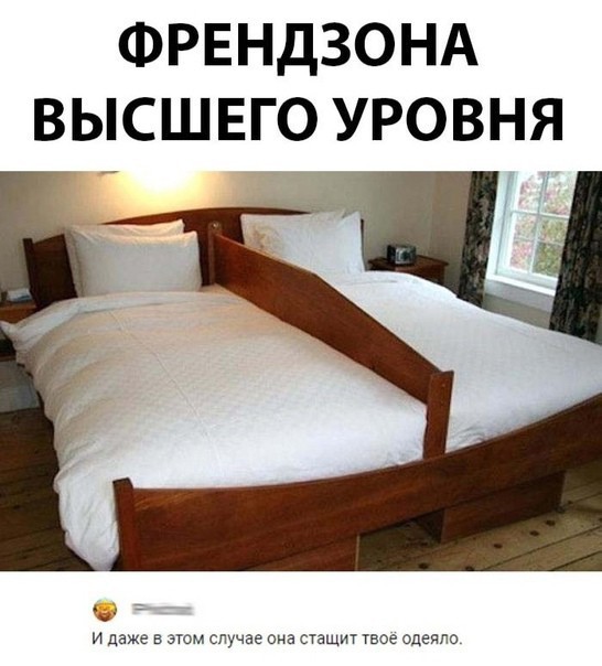 Баяны разной степени давности.