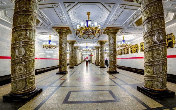 Дагестанца ранили ножом в петербургском метро
