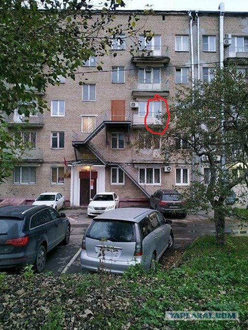 В Москве житель дома на Нагорной улице сделал себе отдельный вход в квартиру на 3 этаже