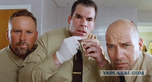 Татуировка прямо на глазу...