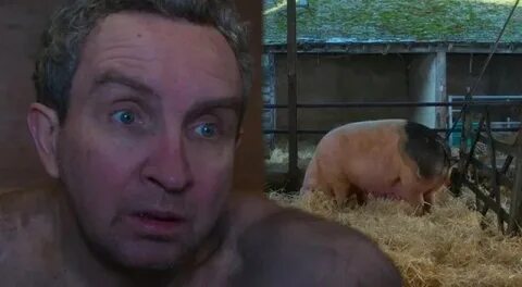 В этот прекрасный апрельский зимний день житель столицы решил выгулять своего КАБАНА