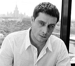 Чуть не сломал челюсть