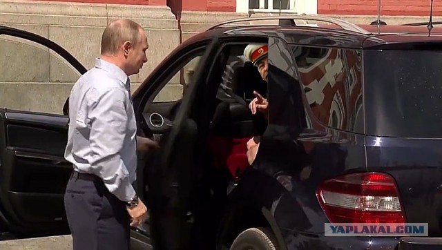 Песков прокомментировал появление неизвестного спутника с Путиным