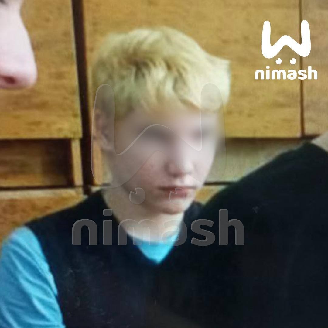 Школьник ударил ножом двух учеников.