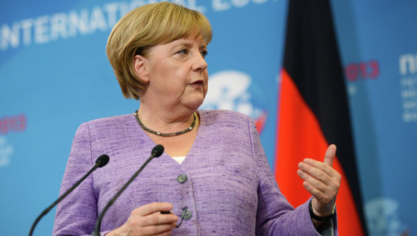 Депутат ЕП оскорбил Меркель в ответ на ее критику