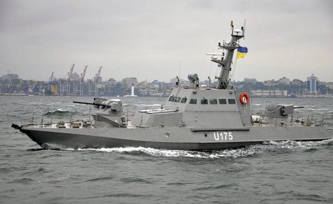 Киев сообщил об обстреле своих кораблей российскими катерами