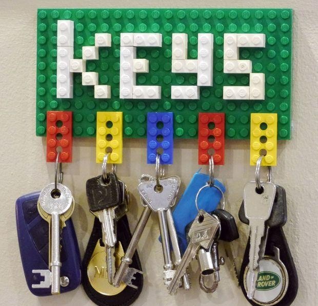 Интересные настенные держатели для ключей.