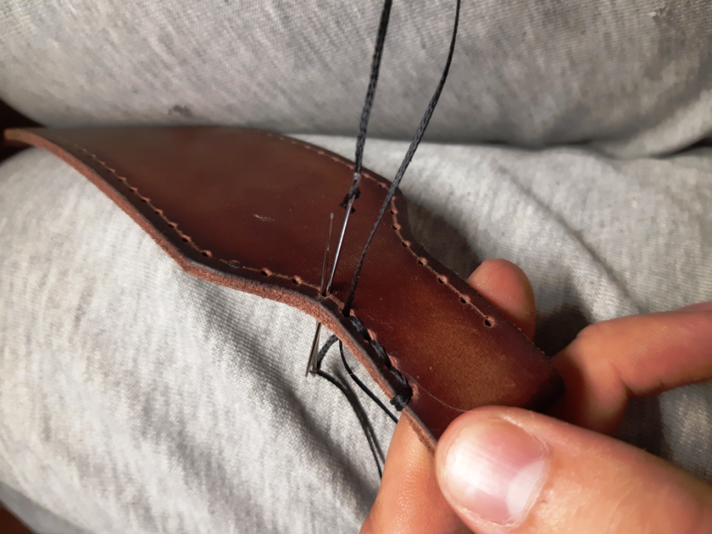 Сапожный шов. Подшивка подошвы обуви. Прошитая подошва. Сапожный шов. Пришивание подошвы.