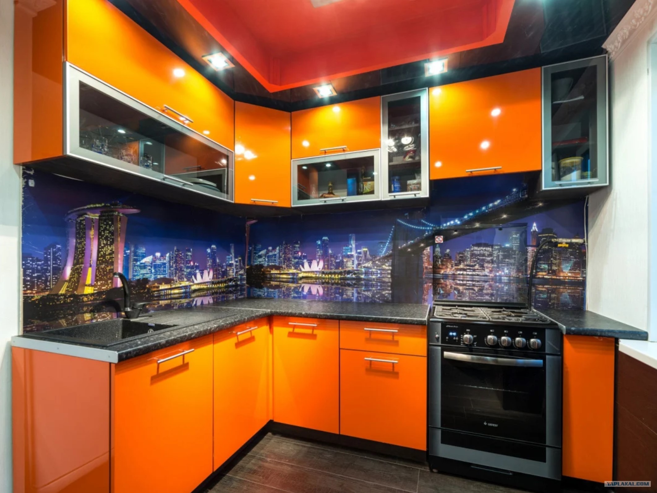 Оранжевый заказ. Кухня оранж витра. Чпц оранжевая коробка. Кухонный гарнитур оранжевый. Кухня оранж металлик.