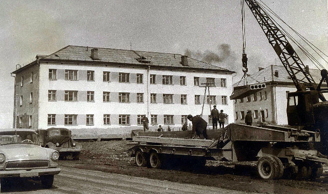 Фотографии прошлого с автомобилями, грузовиками и автобусами