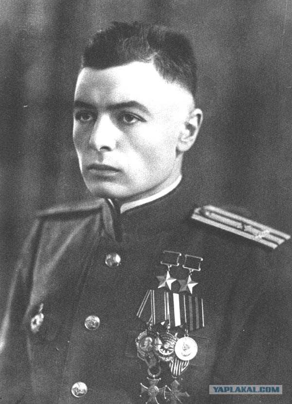 Петров Василий Степанович - единственный в мире офицер, воевавший без обеих рук.
