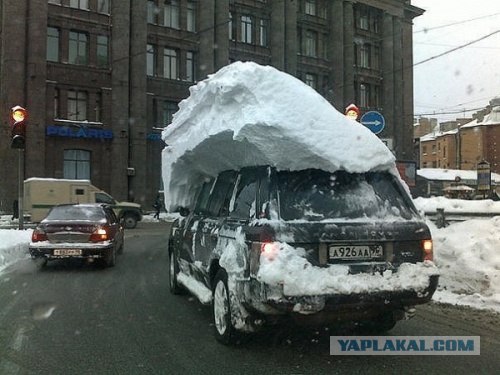 Собянин запретил чистить машины от снега