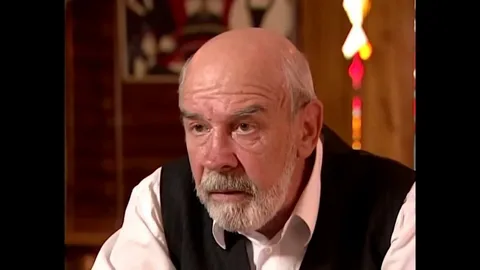 Вопрос к женщинам. Профессия мужа важна для жён? Или важнее его доходы?