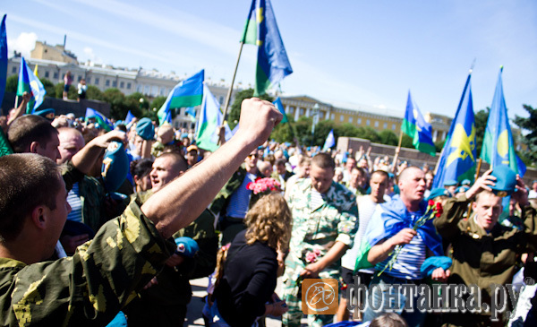 С Днем ВДВ, посоны!