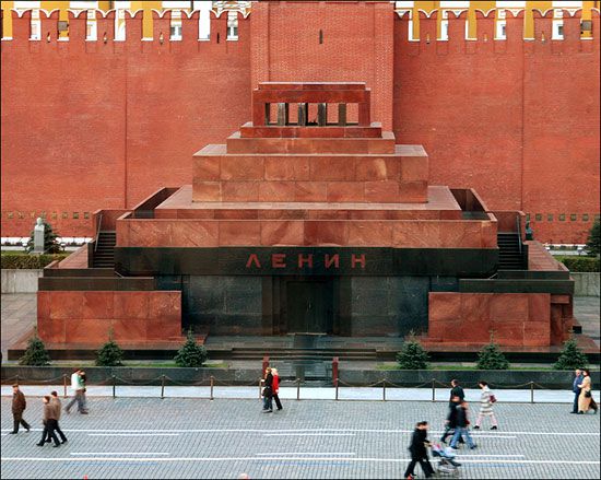 Завтра праздник, откапывайте дедушку!