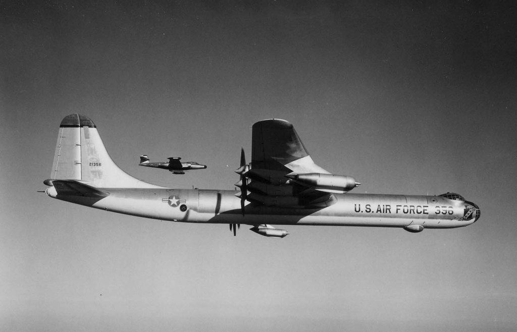 Б 36 1 72. Самолёт Convair b 36. B-36 бомбардировщик. Convair b-36 Peacemaker. Межконтинентальные стратегические бомбардировщики 1950.