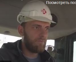 Депутат уничтожает санкционную продукцию.