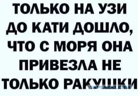 С мамой на море