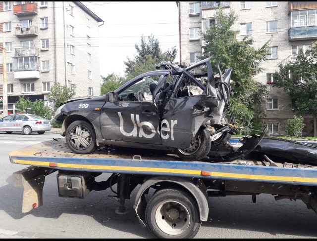 В Екатеринбурге неадекват, летая на скорости 200 км/ч, устроил ДТП, в котором погибли два человека