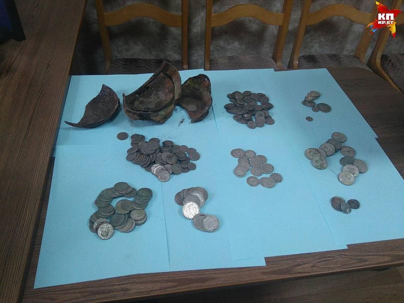 Сколько получит нашедший клад. Сколько получит нашедший клад. Монетные клады. Клад для презентации. Сколько получит нашедший клад.