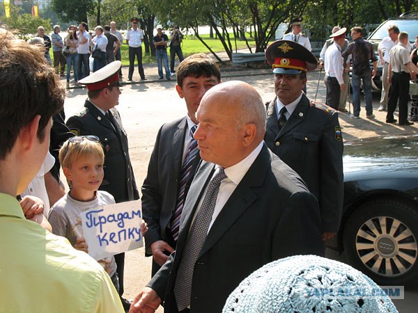 Фотожаба: Лужков и Мальчик