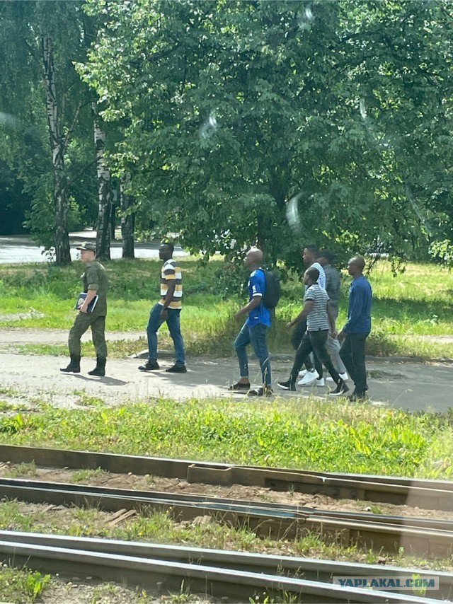 А в деревне отжигают