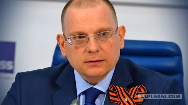 Сенатор Константин Долгов подрался в «Лужниках», когда его везли на матч финала Фонбет Кубка России на гольфкаре, на vip-трибуну