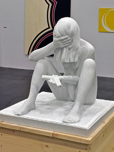 Обнаженные девушки с оружием в руках 16+