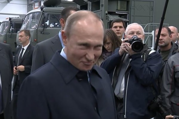 Путин впервые встретится с Порошенко после крымских диверсий