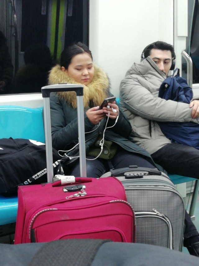 В Минске водитель такси уехал, когда увидел, что к машине идёт китаец. Только оказалось, что это был казах