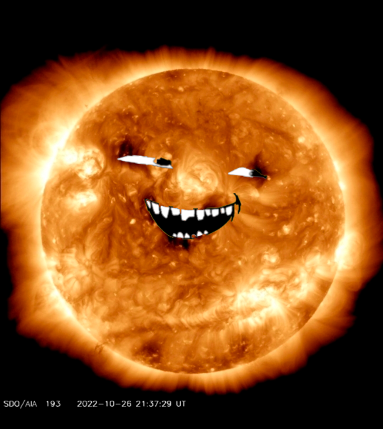 NASA показало фото «улыбающегося» Солнца